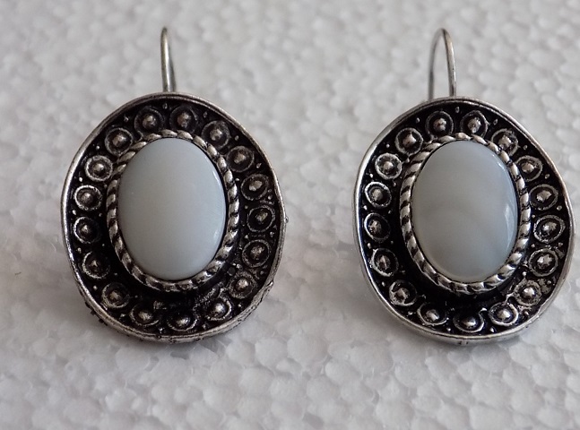 Visací náušnice s kamenem