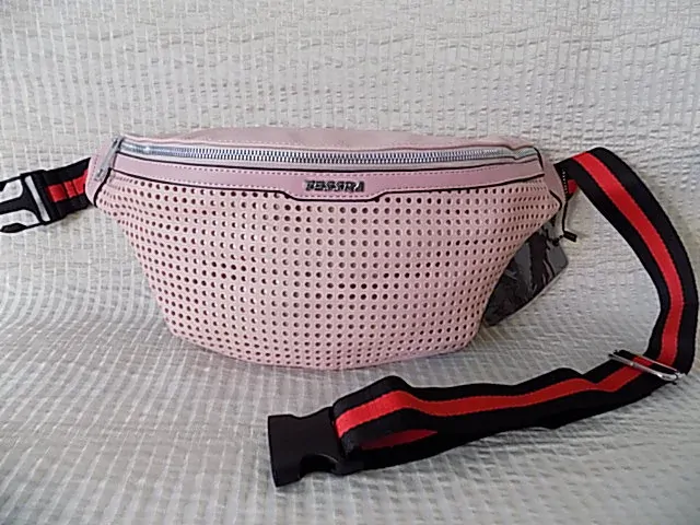 Dámská elegantní ledvinka