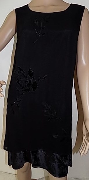 Šaty černé s výšivkou